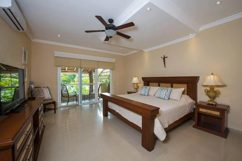 Cheerful Beach Front 3 Bedrooms Houselongo Isla Mujeres Meksyk