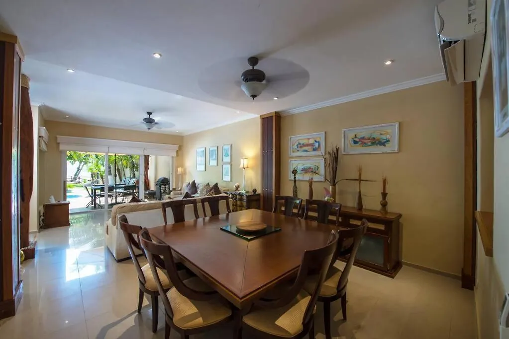 Cheerful Beach Front 3 Bedrooms Houselongo Isla Mujeres