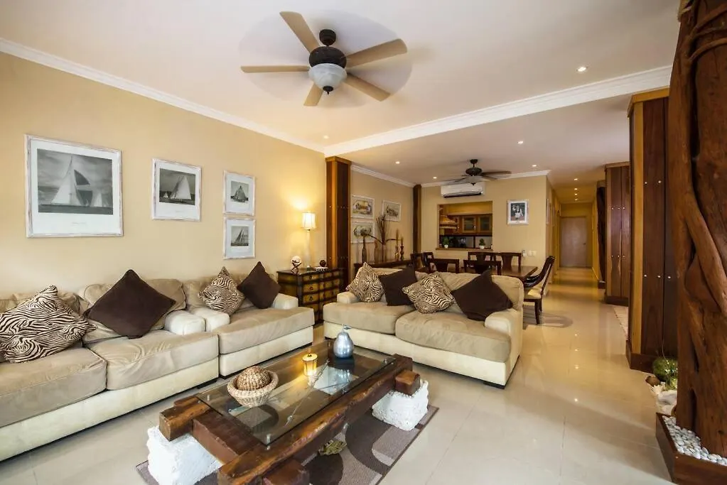 Cheerful Beach Front 3 Bedrooms Houselongo Isla Mujeres Willa