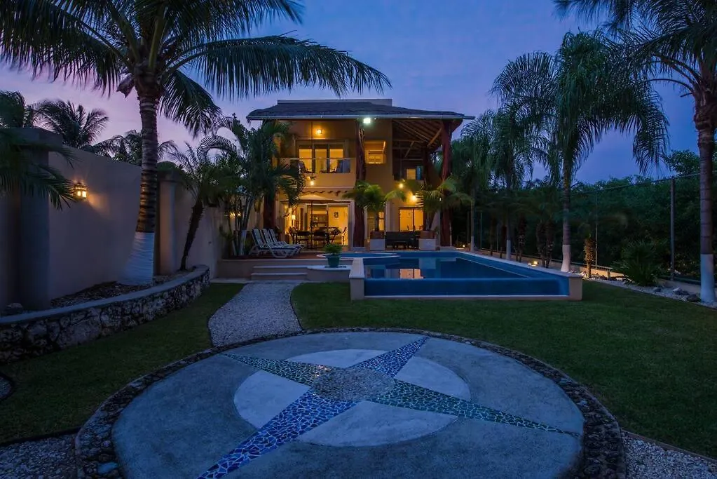 Willa Cheerful Beach Front 3 Bedrooms Houselongo Isla Mujeres