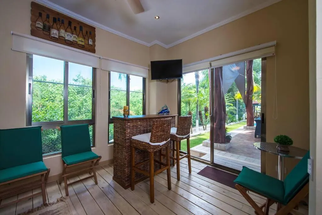Willa Cheerful Beach Front 3 Bedrooms Houselongo Isla Mujeres